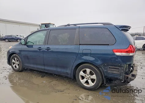 2012 Toyota Sienna Le z USA, uszkodzony, nr VIN 5TDKK3DC0CS257301